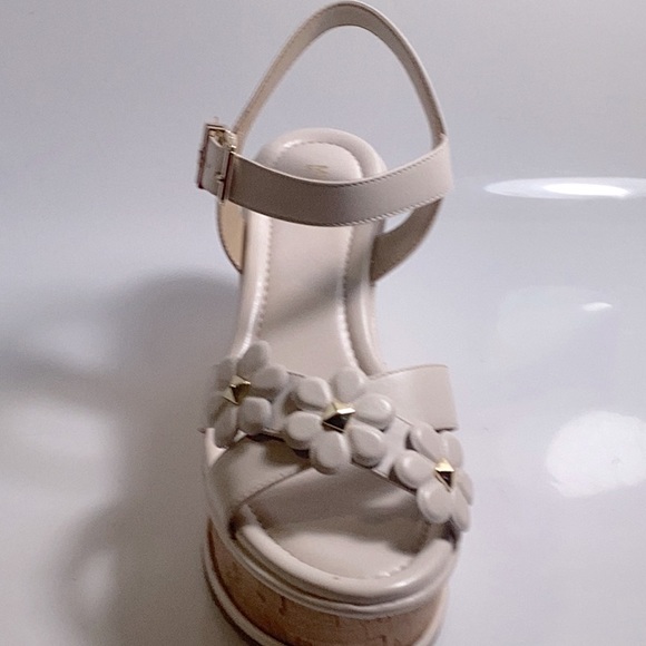 Women Michael Kors Melina Wedge Sandals LT Cream size 8 - Picture 2 of 5